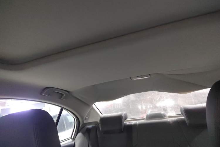 Used Roewe 350 2015 1.5L Automatic Luxury Sunroof Edition