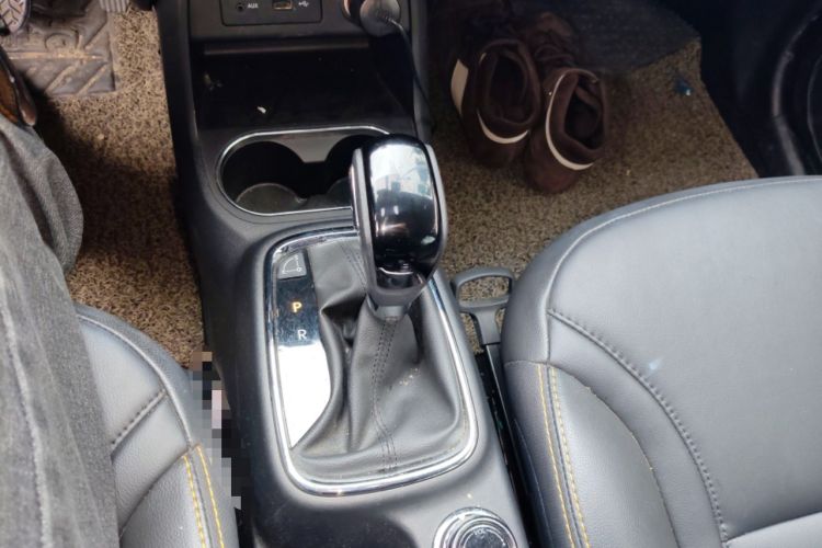 Used Dongfeng Aeolus AX4 2018 1.6L DCT Trendy & Stylish Model with Sunroof Gear Lever