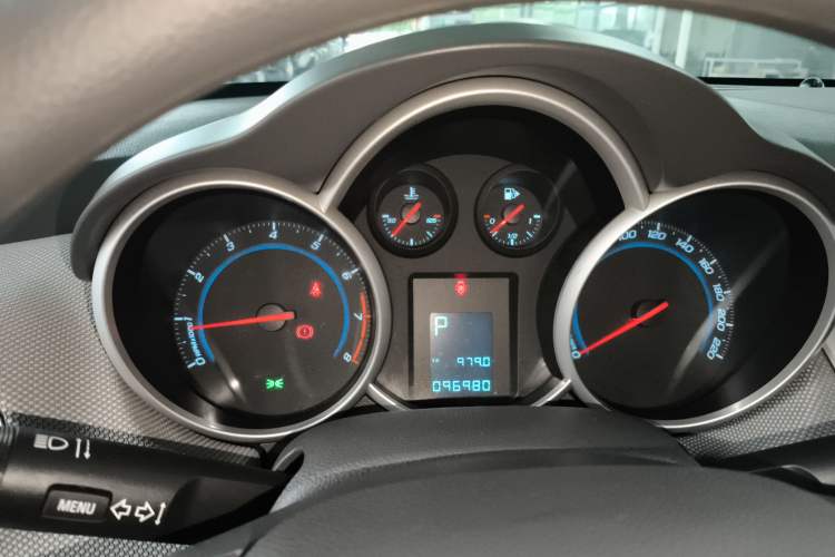 Used Chevrolet Cruze 2013 1.8L SE AT Instrument Cluster