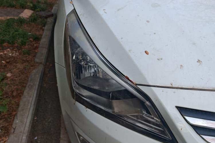 Used Hyundai Verna (older generation) 2014 1.4L Manual Smart GLS Trim Right Front Headlight