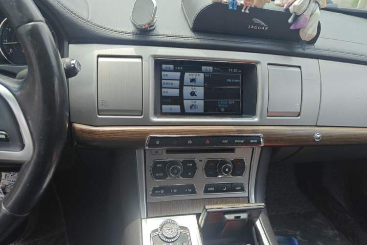 Used Jaguar XF 2013 XF 3.0 SC Prestige Edition Audio And AC Panel