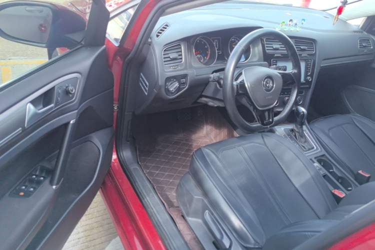 Used Volkswagen Golf 2015 1.6L Automatic Comfort Model
