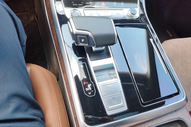 Used Audi Q7 2021 55 TFSI quattro S line Sport model
