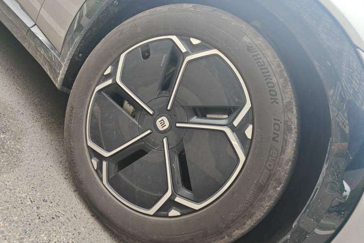 Used Xiaomi Auto YU7 2025 Ultra-Long Range All-Wheel Drive Pro Version Right Front Wheel Hub