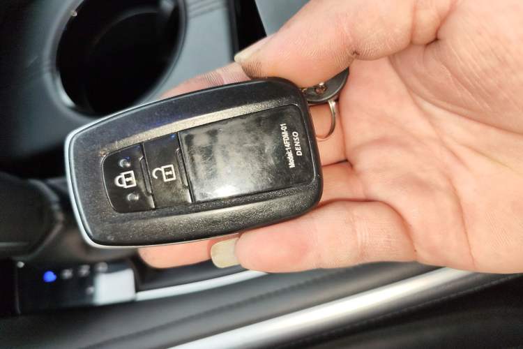 Used Toyota Avalon 2022 2.0L Luxury Edition Vehicle Key