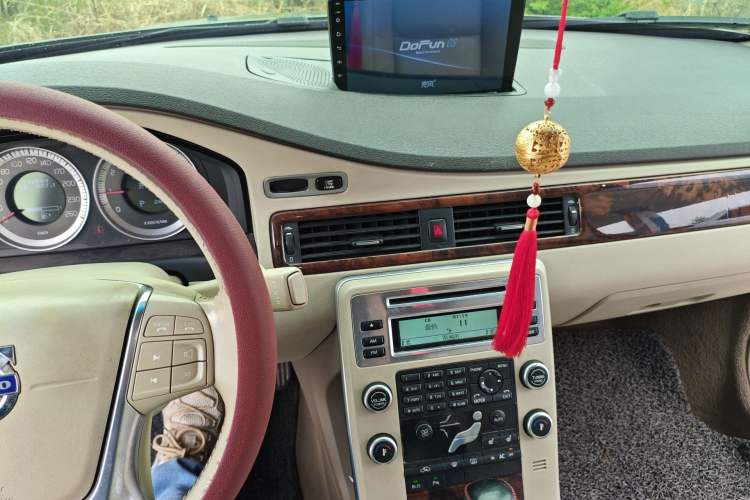 Used Volvo S80L 2011 2.0T ZhiZun Edition
