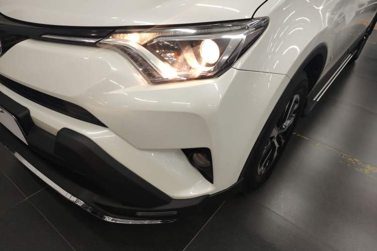 Used Toyota RAV4 2016 2.0L CVT Two-Wheel Drive Fashion Edition China V Standard Left Front Headlight