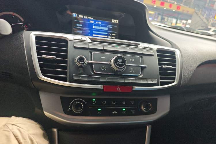 Used Honda Accord 2015 2.0L LX Comfort Edition Audio And AC Panel