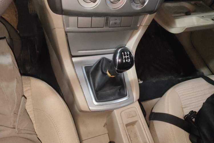 Used Ford Focus 2013 Sedan Classic 1.8L Manual Base Model Gear Lever