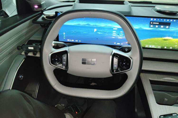 Used Geely Galaxy E8 2024 665 km Range Rear-Drive Starship Long-Range Version