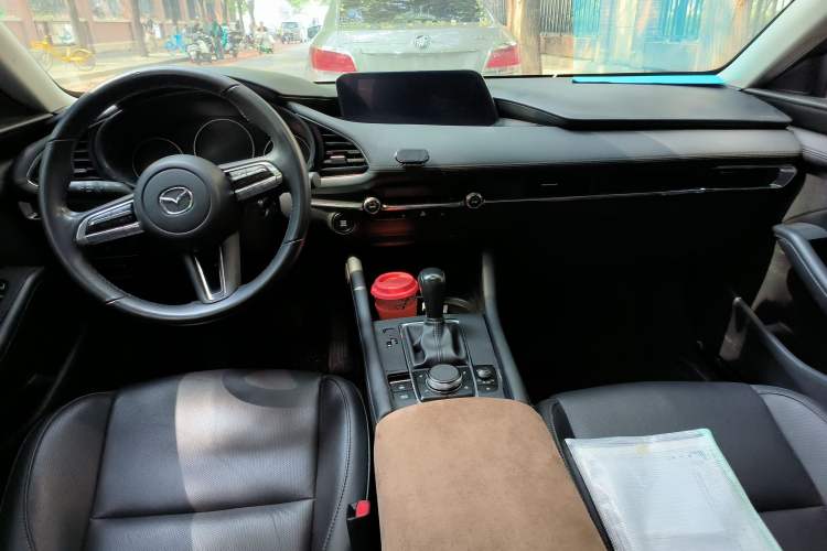 Used Mazda 3 Axela 2022 2.0L Automatic Zhi Rui Edition Center Console