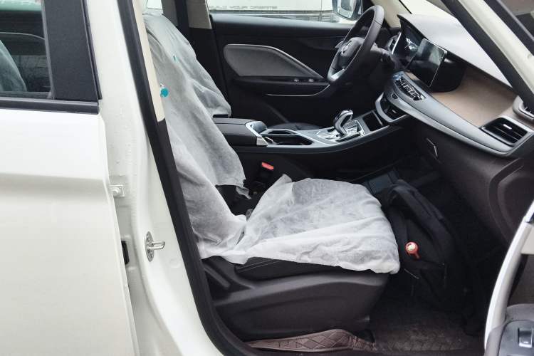 Used Livan Maple 80v L 2024 515 km Range 7 Seats
