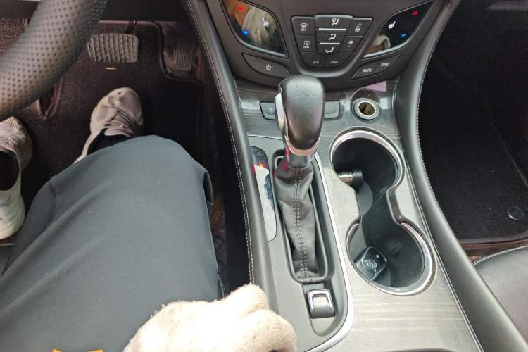 Used Buick Envision 2019 20T Two-Wheel Drive Elite Version China VI Standard Gear Lever