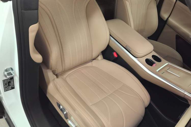 Used XPeng G9 2025 625 Long-Range Max Right Front Seat