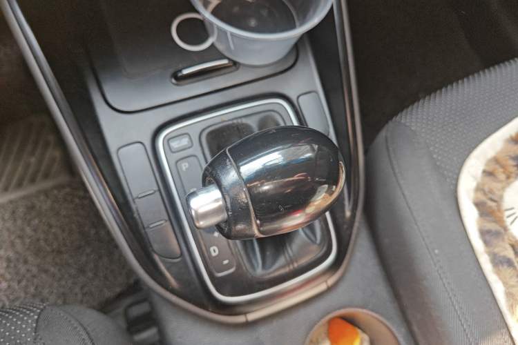 Used Kia Carens 2013 2.0L 7-Seater Automatic Standard Version China IV Standard