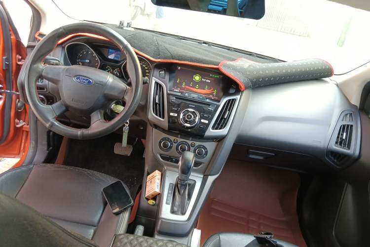 Used Ford Focus 2012 Hatchback 1.6L Automatic Comfort Model Center Console