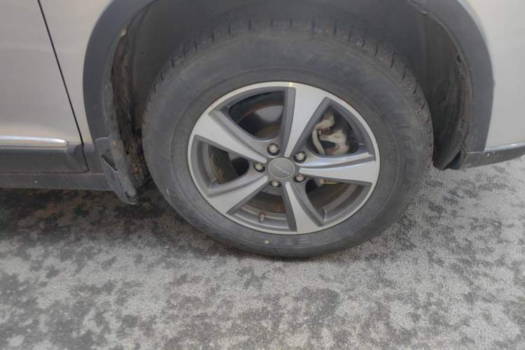 Used Haval H6 2014 Sport Version 1.5T Manual Two-Wheel Drive Elite Edition Right Front Wheel Hub