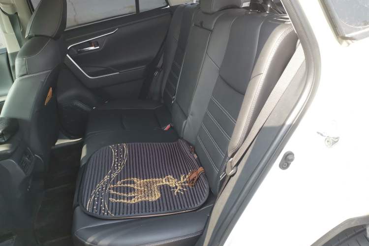 Used Toyota RAV4 2020 2.0L CVT Four-Wheel Drive Prestige Edition Left Rear Seat