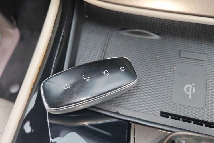 Used Denza D9 2022 DM-i 1040 Prestige Model