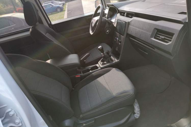 Used Wuling Hongguang PLUS 2020 1.5L Manual Standard Edition 7-Seater
