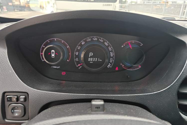 Used Luxgen Great 7 SUV 2016 2.2T Two-Wheel-Drive Smart Version Odometer Close Up