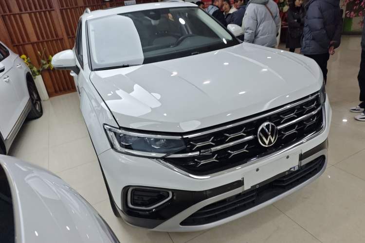 Used Volkswagen Tayron 2023 300TSI Two-Wheel-Drive Luxury Plus Advanced Edition
