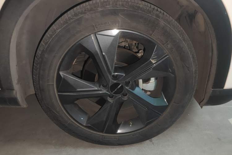 Used BAIC Rubik 2022 1.5T DCT Diamond Edition Right Front Wheel Hub