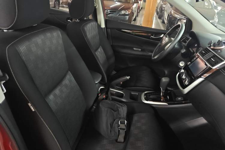 Used Nissan Tiida 2016 1.6L CVT Cool Dynamic Edition Right Front Seat