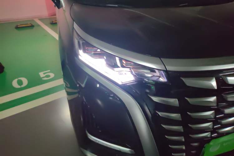 Used Denza D9 2024 DM-i 1050 Luxury Model