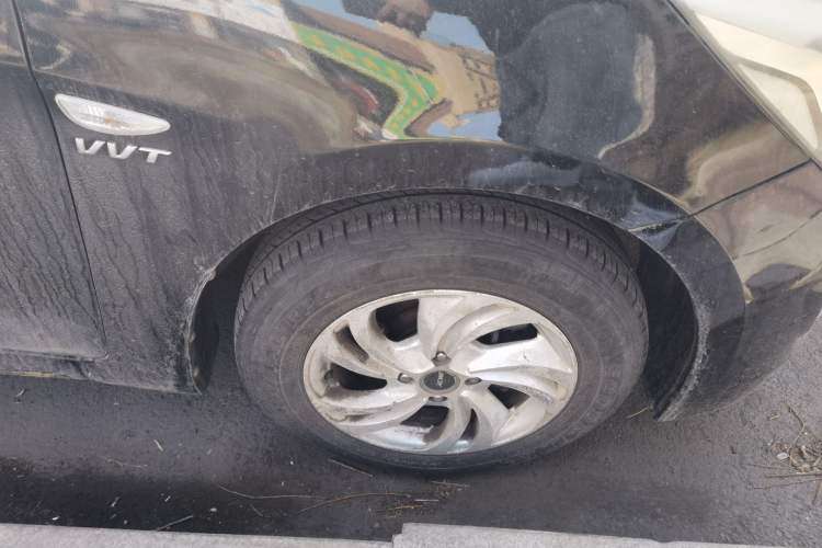 Used Hyundai Verna (older generation) 2014 1.4L Manual Smart GLS Trim Right Front Wheel Hub