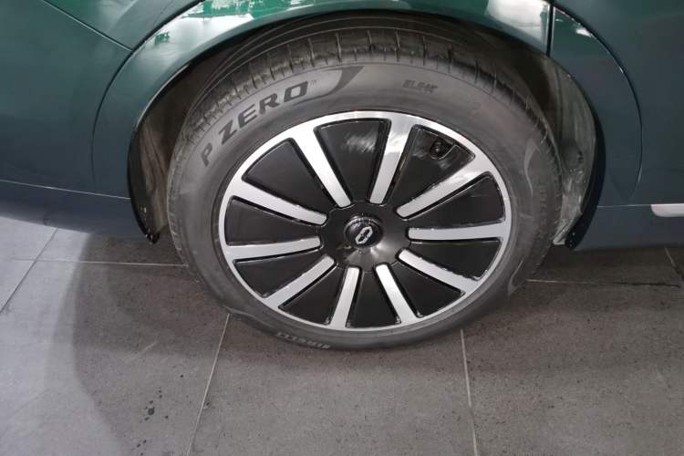 Used Hima AITO M9 2024 Range-Extended Ultra Version 52 kWh 5-Seater Model
