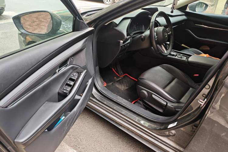 Used Mazda 3 Axela 2020 2.0L Automatic Zhiya Edition Driver Seat