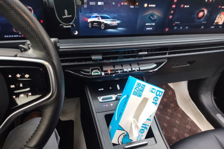 Used Lincoln Corsair 2023 2.0T Two-Wheel Drive Luxury Edition Audio And AC Panel