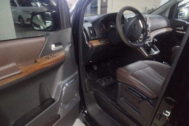 Used FORTHING Lingzhi PLUS 2021 2.0L Manual Luxury 7-Seater Driver Seat