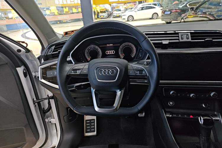 Used Audi Q3 2022 40 TFSI Fashion Dynamic Model
