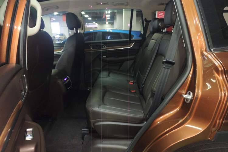 Used Roewe RX8 2018 30T Smart Connectivity Two-Wheel Drive Flagship Edition
