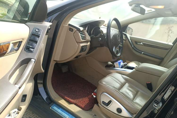 Used Mercedes-Benz R-Class 2010 R 350 L 4MATIC