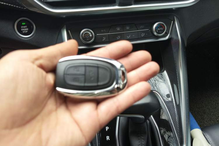 Used SAIC MAXUS G50 2019 1.5T First Edition Automatic Luxury Version 7 Seats Vehicle Key