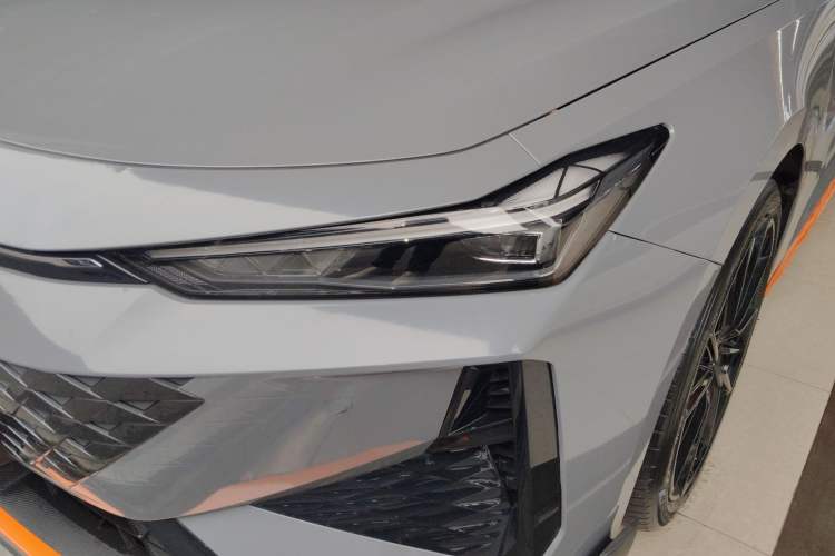 Used Changan UNI-V 2024 1.5T Prestige Sport Edition