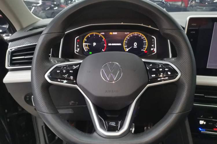 Used Volkswagen Tiguan L 2023 Restyled 330TSI Automatic Two-Wheel Drive R-Line Enhanced Comfort Version
