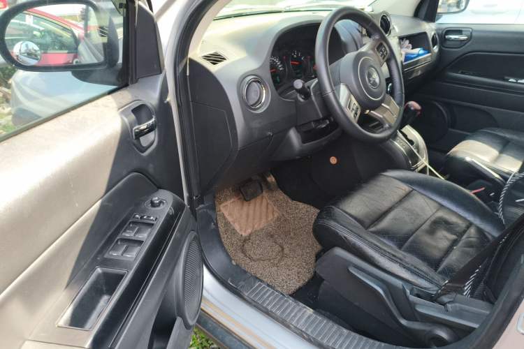 Used Jeep Compass 2011 2.0L two-wheel drive sport version