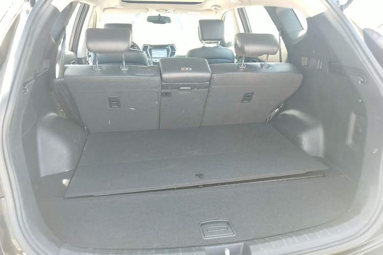 Used Hyundai Santa Fe 2015 2.0T Automatic All-Wheel Drive Smart Version 5 Seats Trunk