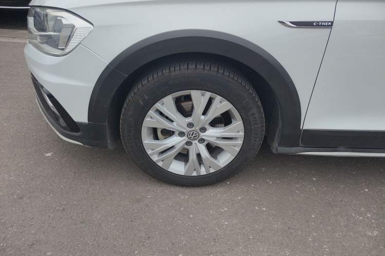 Used Volkswagen C-TREK 2017 230TSI DSG Comfort Version
