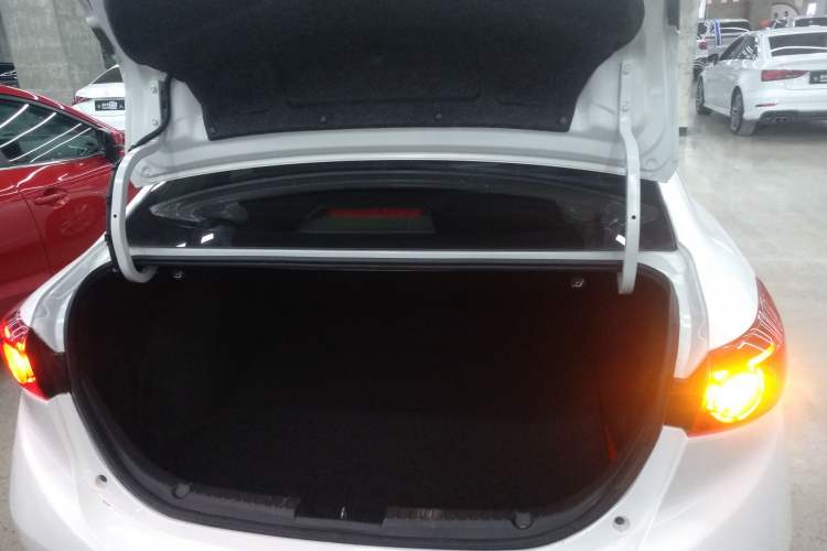 Used Mazda Mazda 3 Axela 2019 Cloud-Controlled Sedan 1.5L Automatic Luxury Model China VI Standard