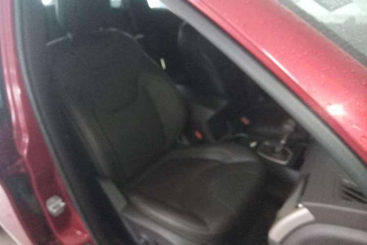 Used Jeep Cherokee 2017 2.0L Superior Edition Right Front Seat