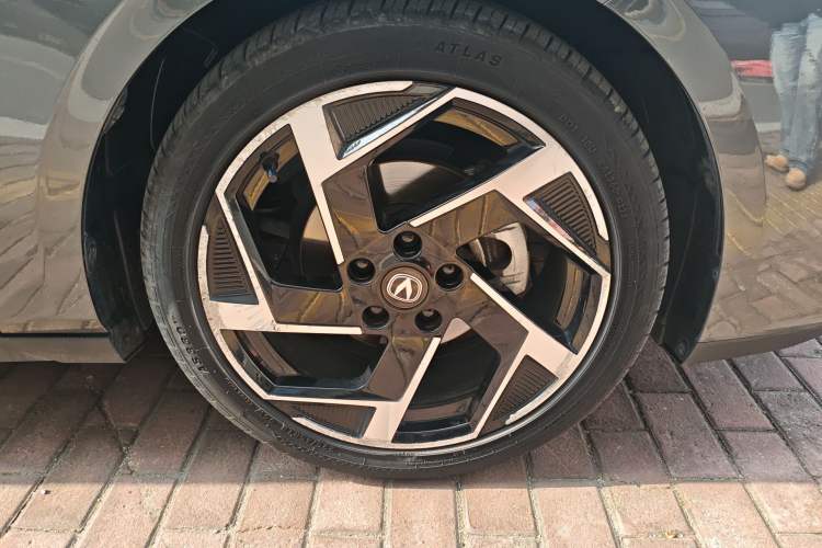 Used CHANGAN Eado DD 2023 Blue Whale NE 1.5T GDI DCT Flagship Model Right Front Wheel Hub