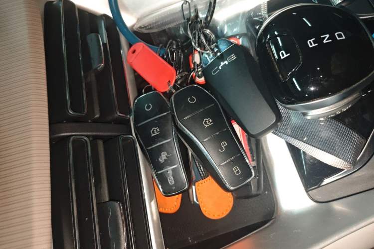 Used BYD Song Pro New Energy 2024 HONOR Edition DM-i 71KM Navigation Model
