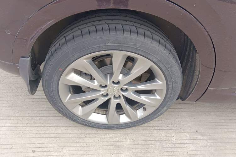 Used Buick Envision 2020 Encore S 652T All-Wheel-Drive Avenir Right Rear Wheel Hub