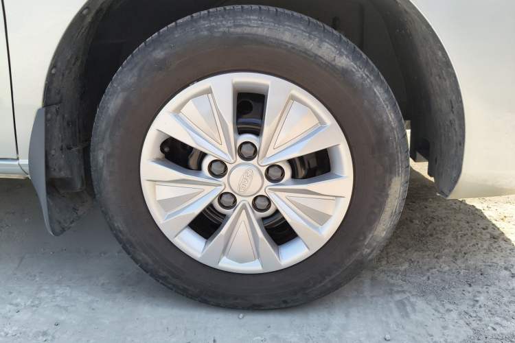 Used JAC Refine M3 2022 PLUS 1.8L 7-seater Standard Model Right Front Wheel Hub