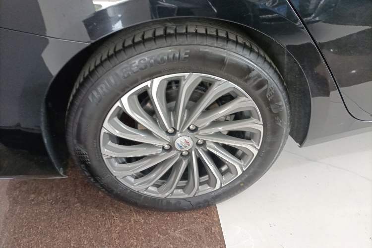 Used Buick LaCrosse 2024 28T Luxury Edition Right Rear Wheel Hub